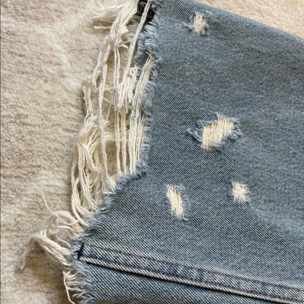 Abercrombie and Fitch Ultra High-Rise Cropped Wide Leg Jeans - Picture 4 of 5